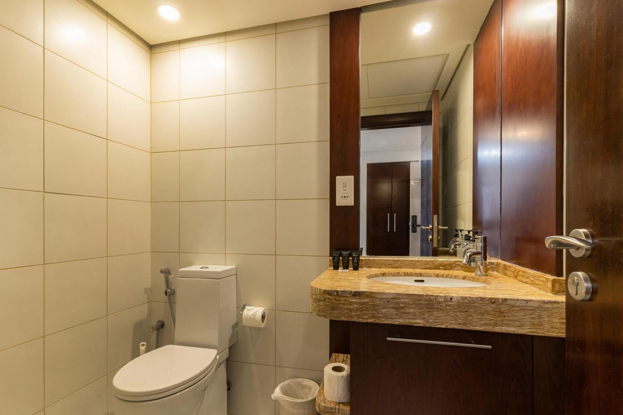 Chic 2Br Apartment, Prime Location Near Dubai Mall - Allsopp&Allsopp Zewnętrze zdjęcie